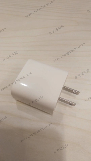 Apple-Charge-Adapter-2.jpg