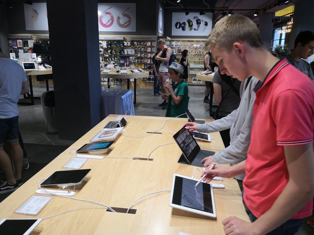 Apple_Shop_09.jpg