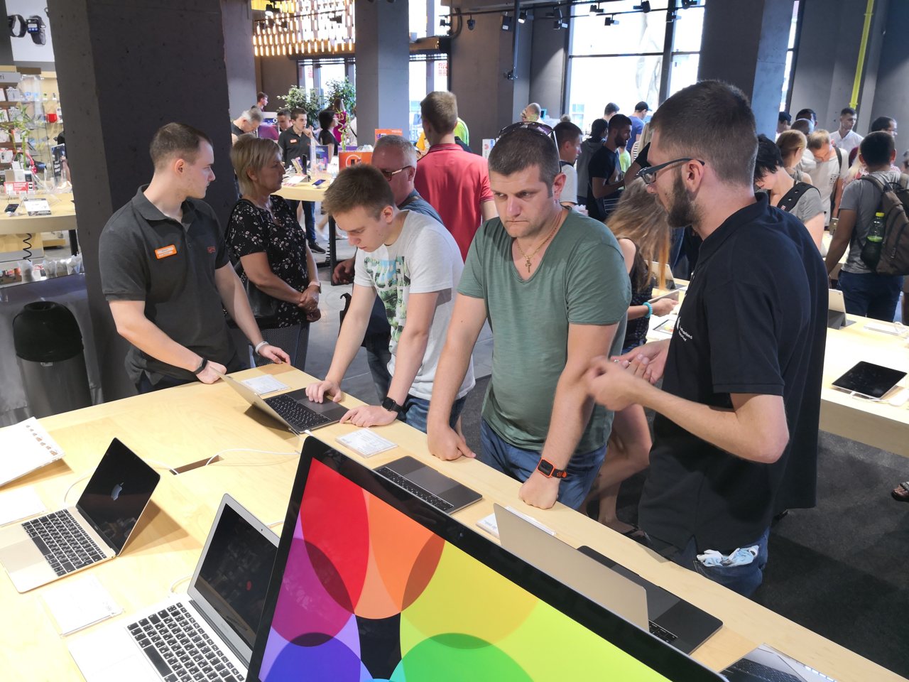 Apple_Shop_12.jpg