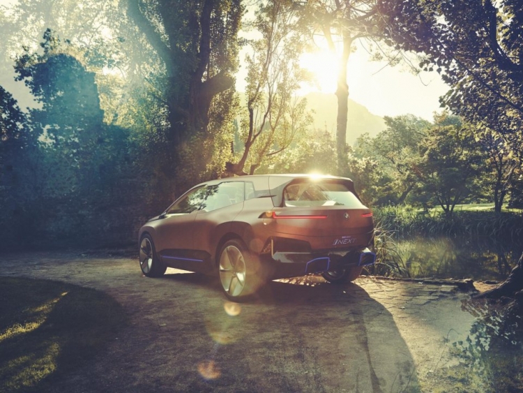 BMW iNEXT 2.jpg