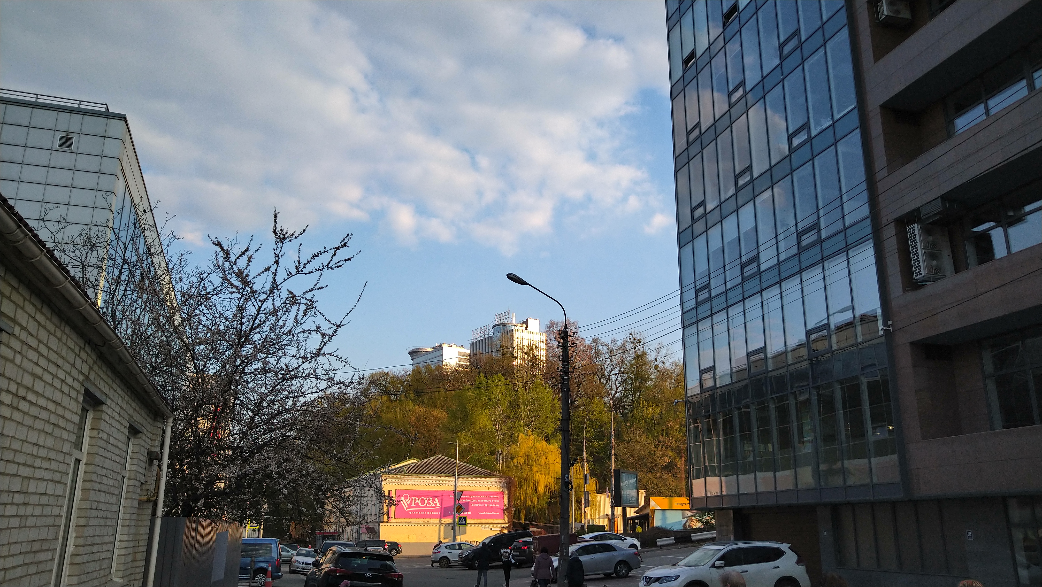 Огляд Sony Xperia 10 Plus: смартфон для улюблених серіалів та соціальних мереж-293