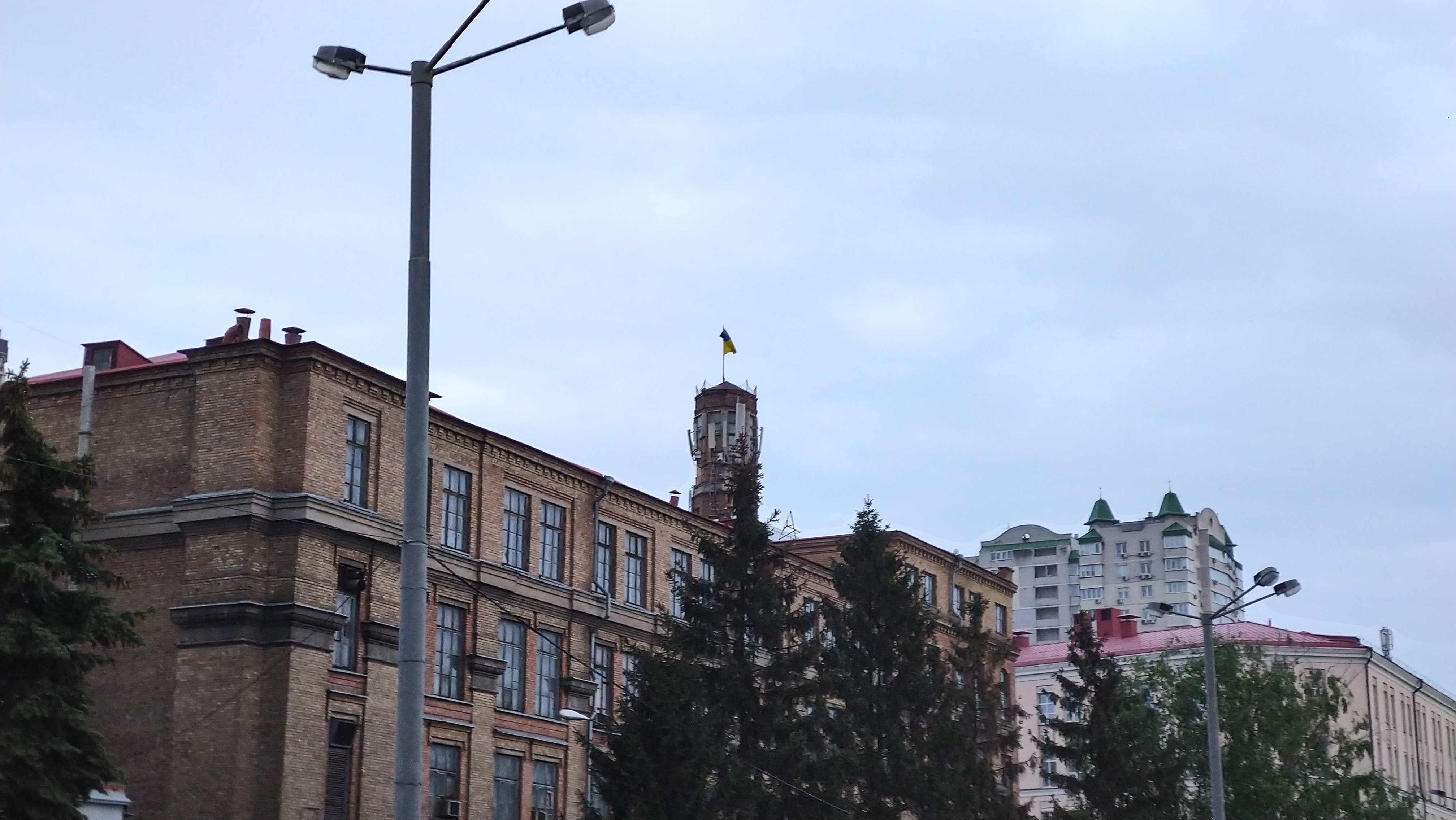 Огляд Sony Xperia 10 Plus: смартфон для улюблених серіалів та соціальних мереж-302