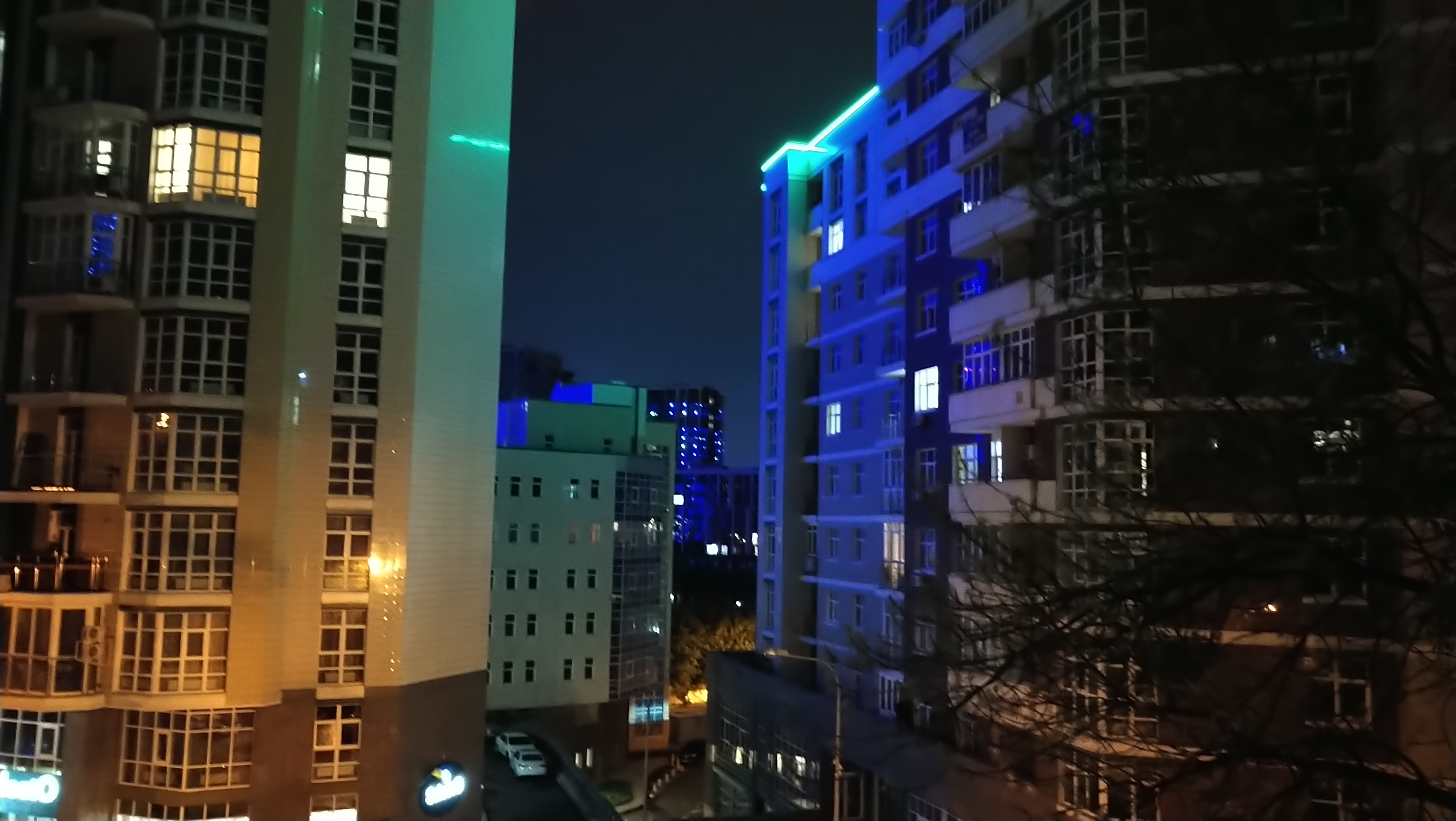 Огляд Sony Xperia 10 Plus: смартфон для улюблених серіалів та соціальних мереж-275