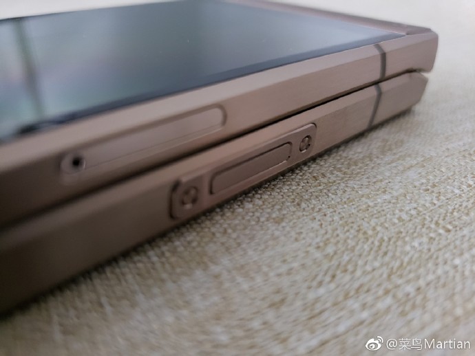 Galaxy-W2019-new-photos-leaked-3.jpg