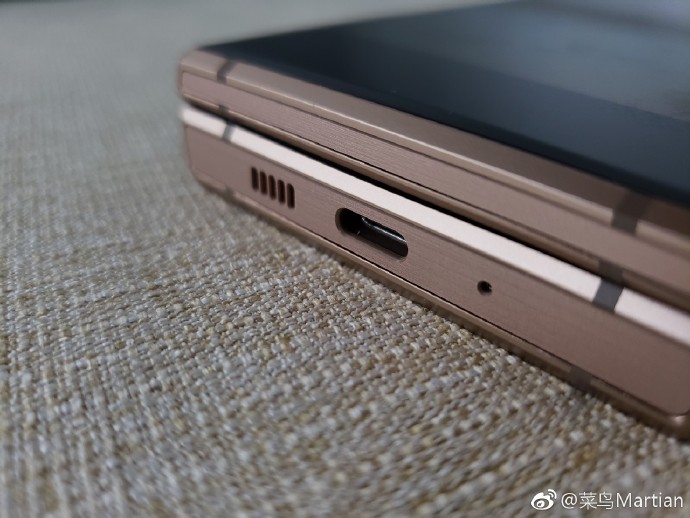 Galaxy-W2019-new-photos-leaked-9.jpg