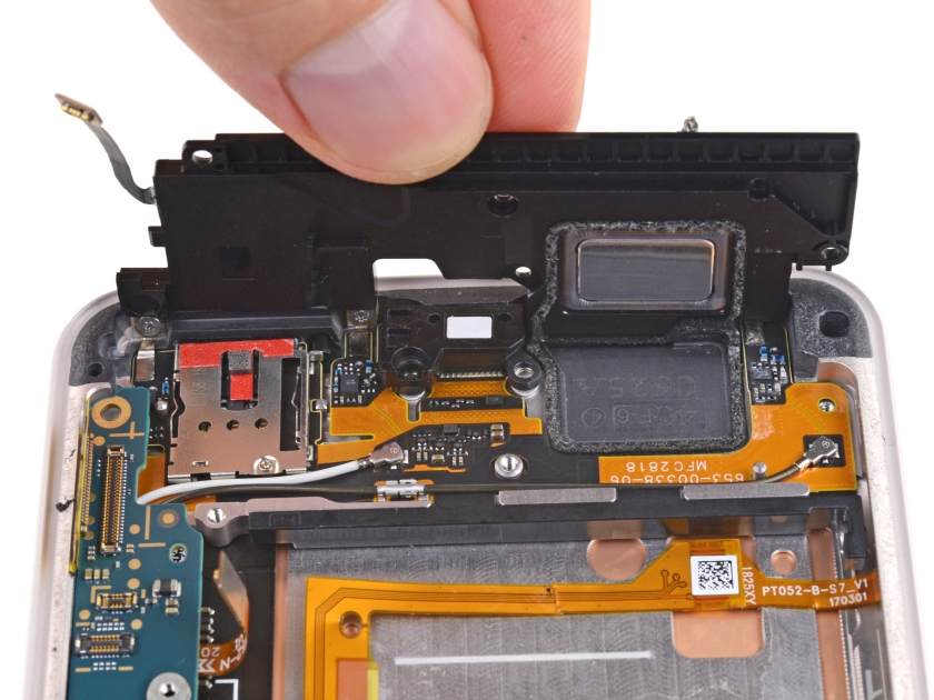 Google Pixel 3 XL Teardown-5.jpg