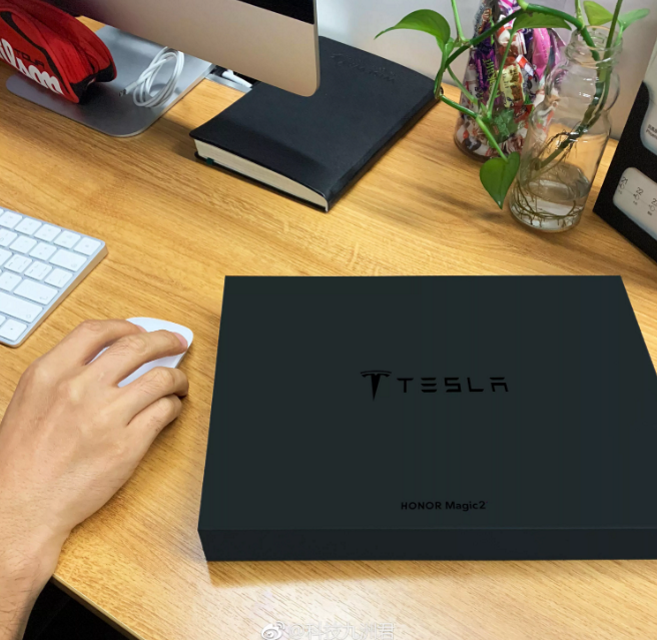 Honor Magic 2 Tesla Special Edition box.png