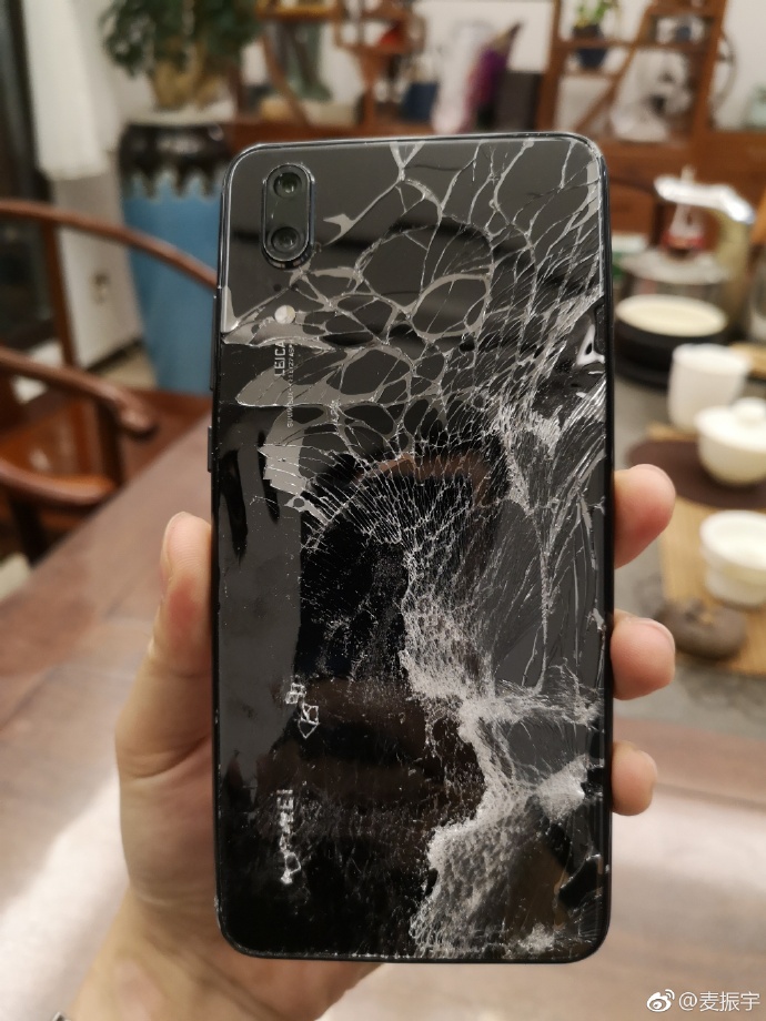 Huawei-P20-b.jpg