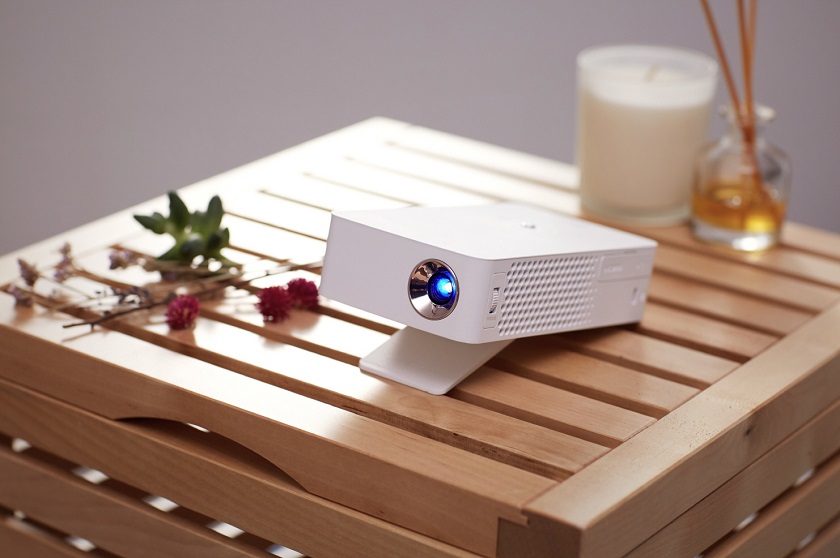 LG MiniBeam Projector_PH30J_1.jpg
