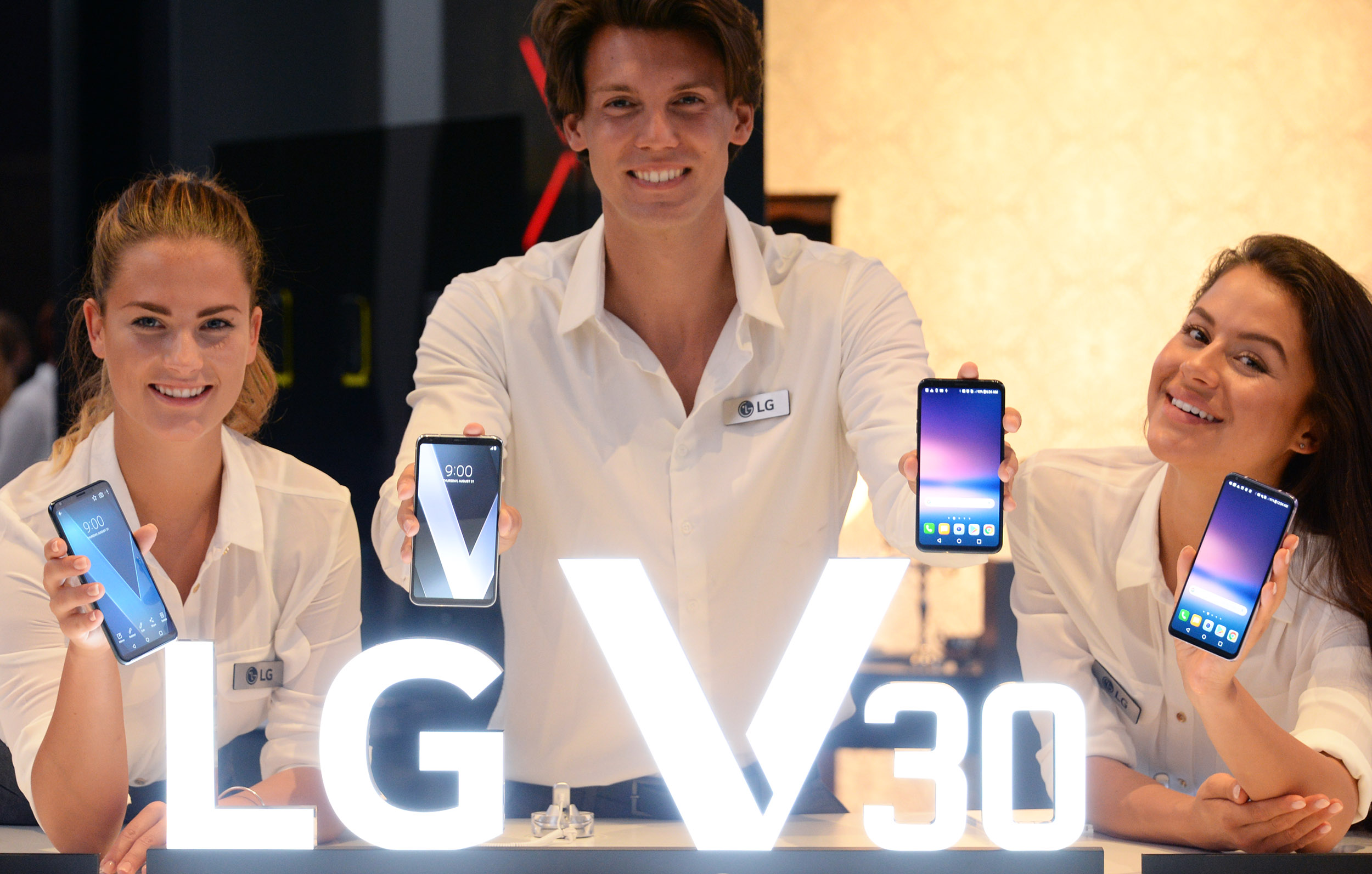 LG-V30-ifa-m.jpg