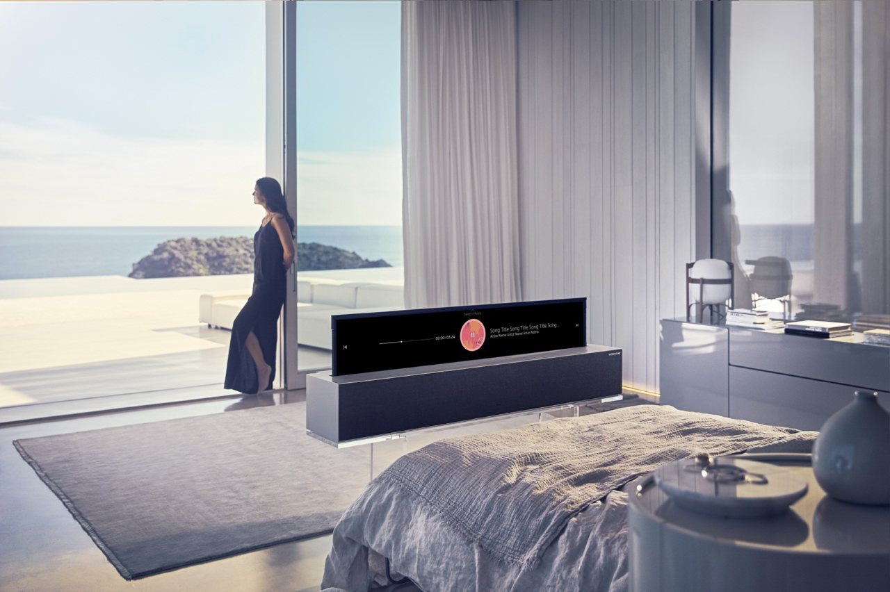 LG_first_rollable_OLED_TV_01.jpg