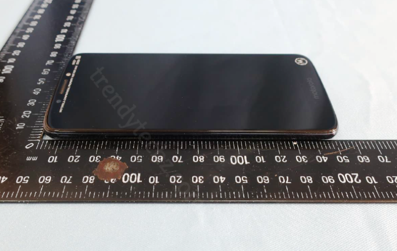 Moto-G6-Play-Left-side-view.png