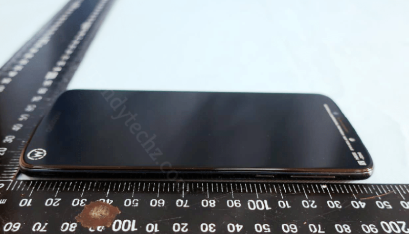 Moto-G6-Play-Right-side-view.png