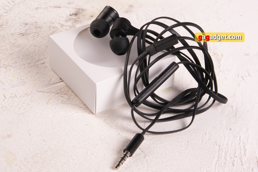 Neffos_X1_earphones_package.jpg