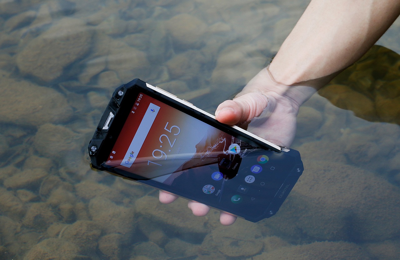 OUKITEL WP2: защита по стандарту IP68 и батарея на 10000 мАч OUKITEL WP2 waterproof challenge-1.jpg