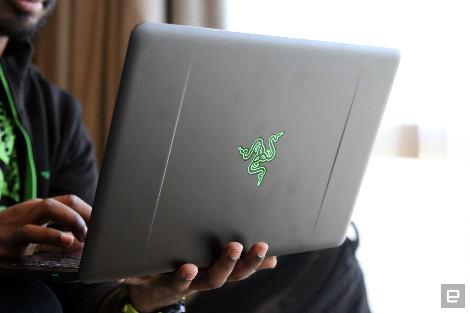 Razer-Project-Linda-engadget-2.jpg