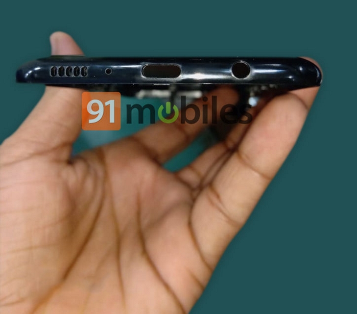 Samsung Galaxy M30s з'явився на «живих» фото: подвійна камера, порт USB-C та роз'єм для навушників-4