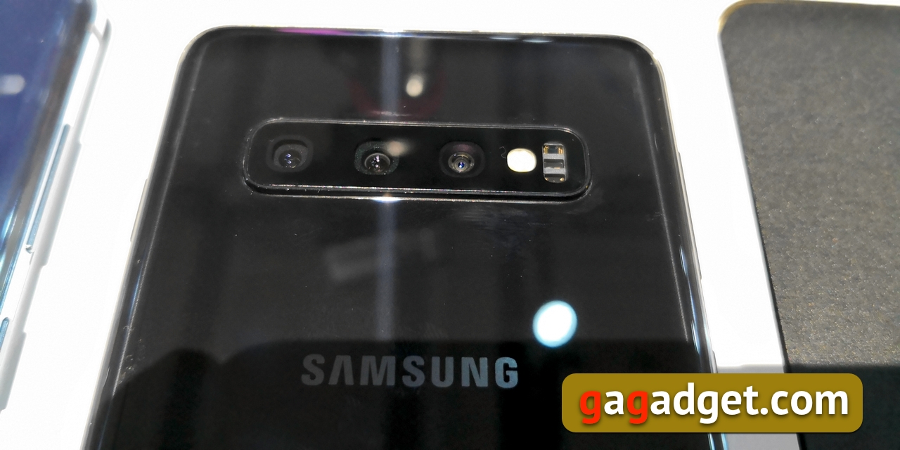 Samsung_Galaxy_S10+_05.jpg