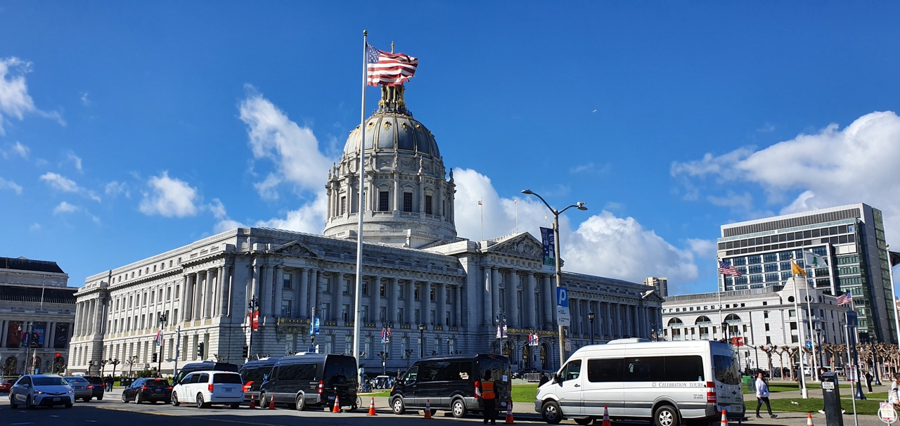 Samsung_Galaxy_S10+_photo02.jpg