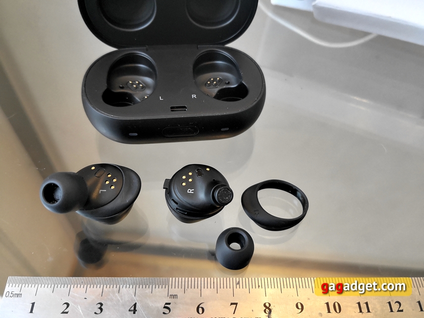 Samsung_GeaR_IconX_2018_04.jpg