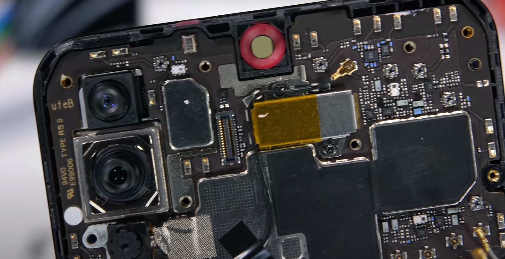 Как работает камера под экраном: объясняем на примере ZTE Axon 20 5G-3