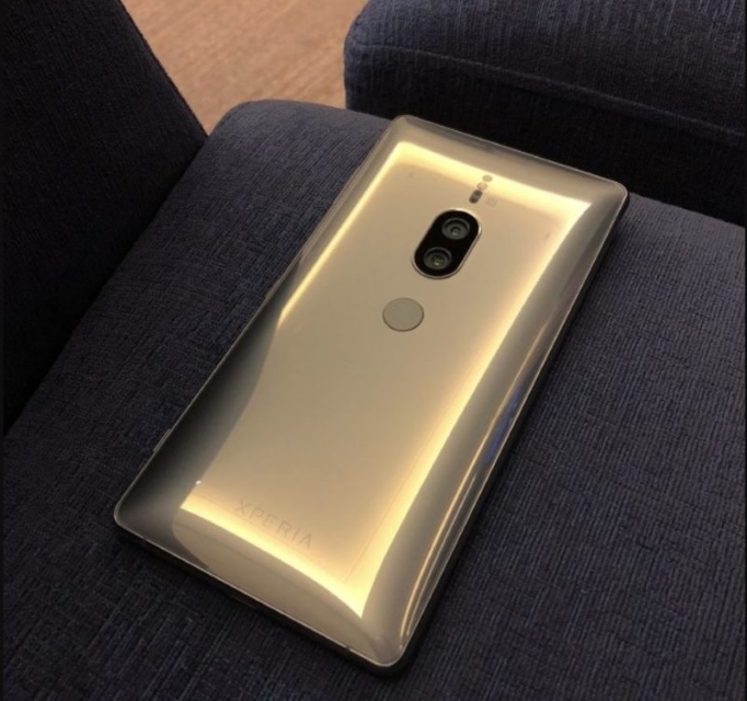 Sony-Xperia-XZ2-Premium-new-color-Chrome-Gold.jpg