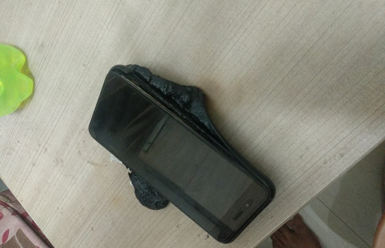 Xiaomi Mi A1 battery blow up.jpg