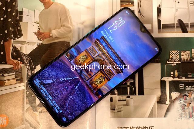Xiaomi-Mi-8s-igeekphone-11.jpg