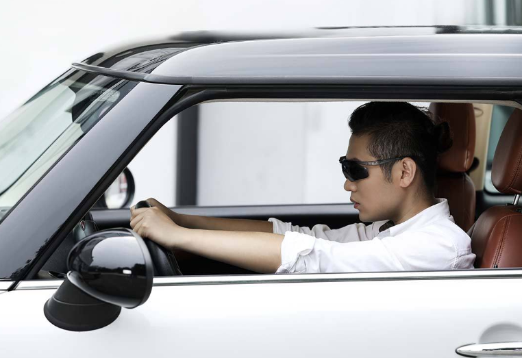 Xiaomi_Turok_Steinhardt_Driving_Glas-.png