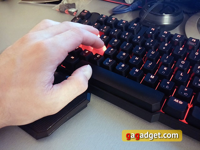 Обзор геймерской клавиатуры A4Tech Bloody B540 с механическими переключателями Greentech-18