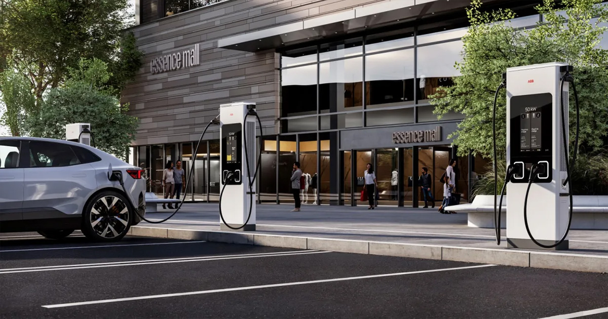 Chargeur de batterie ABB C50 en action