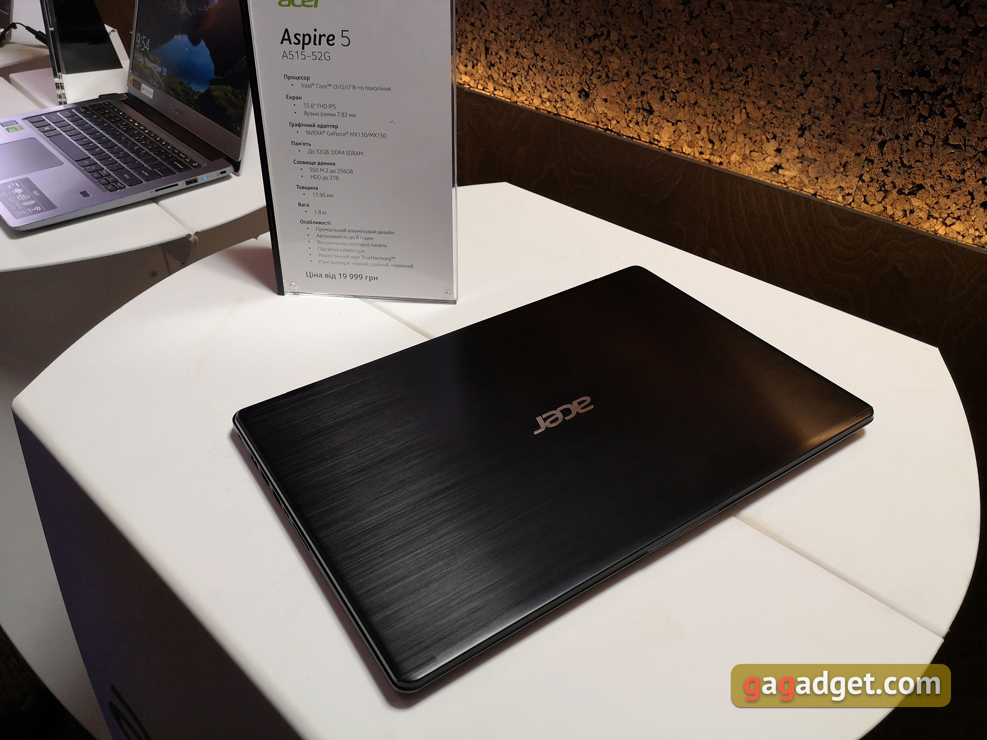 acer-christmas-2019-03.jpg