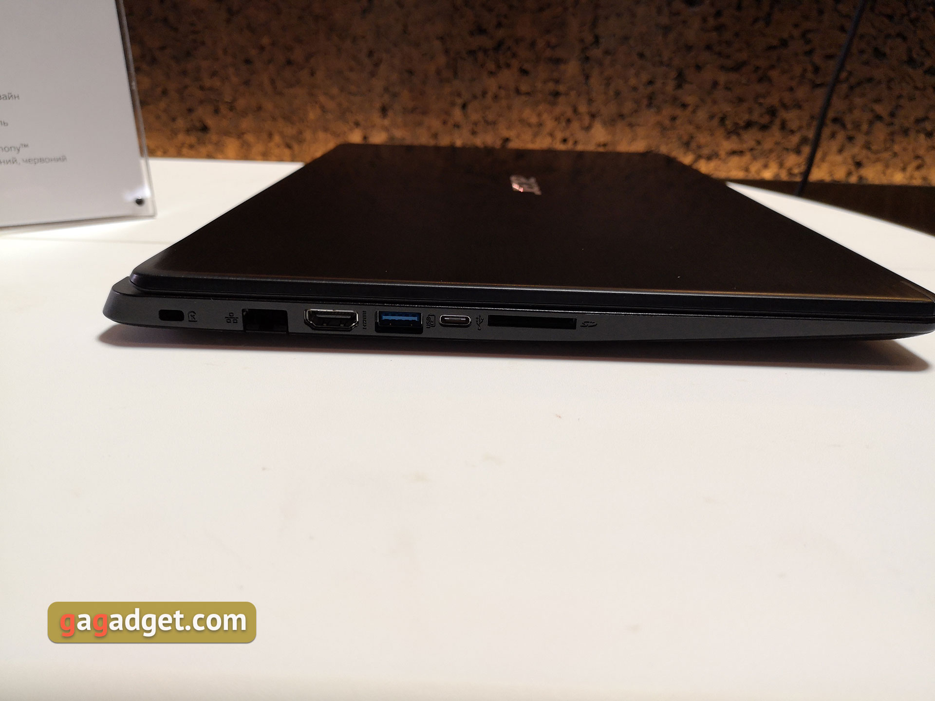 acer-christmas-2019-04.jpg