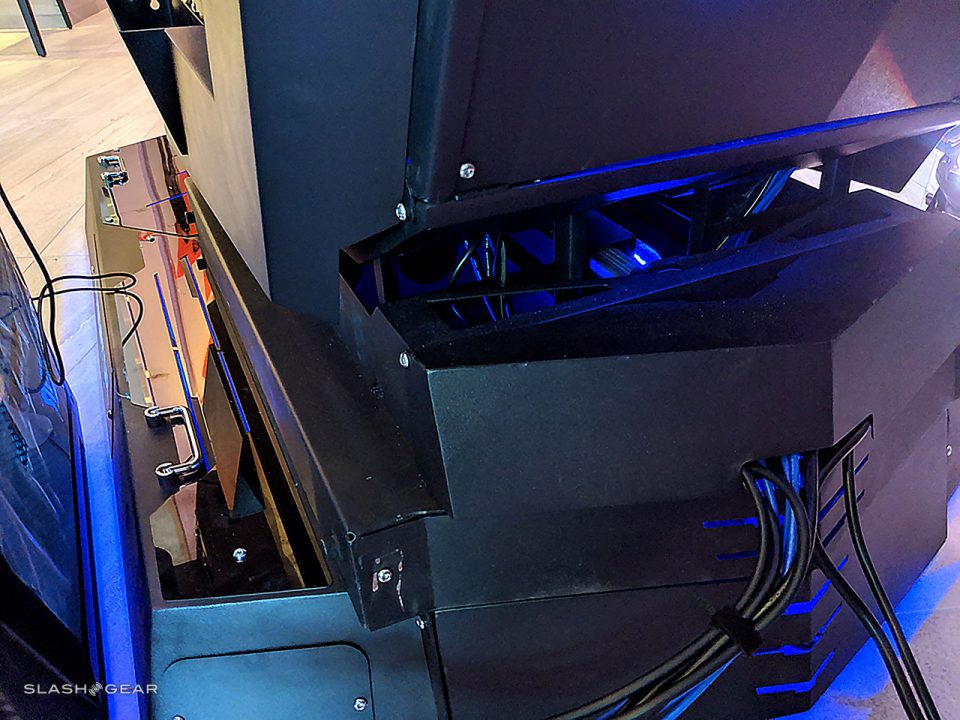 acer_predator_thronos_photos_ces2019_slashgear_09-960x720.jpg