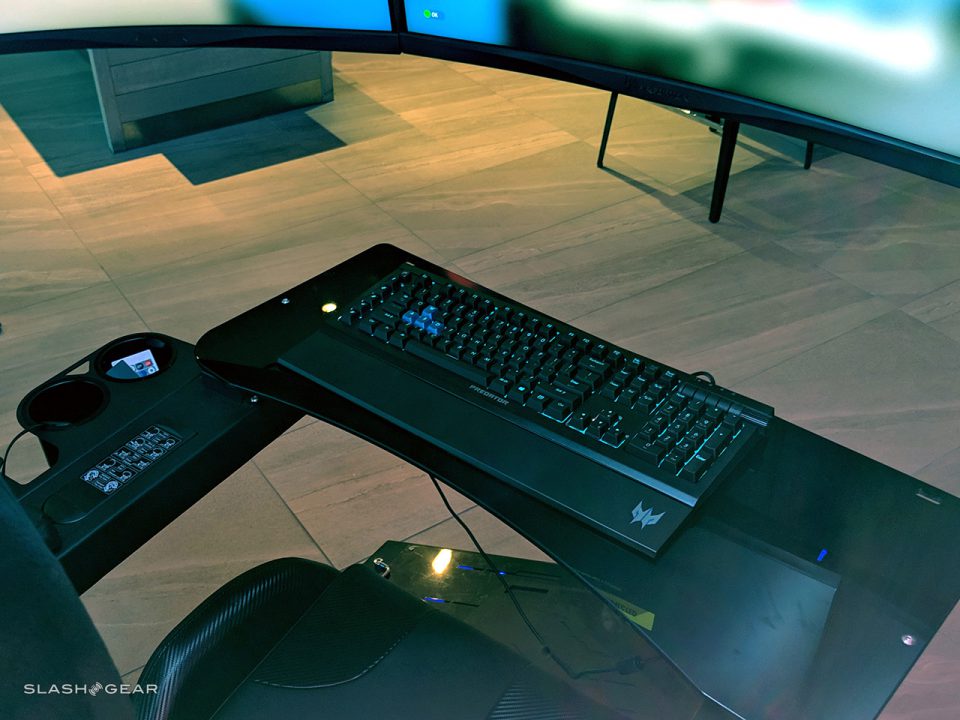 acer_predator_thronos_photos_ces2019_slashgear_11-960x720.jpg