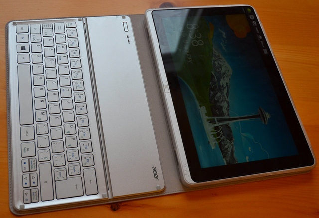Начались поставки чехла-клавиатуры для планшета Acer Iconia W700-2 Начались поставки чехла-клавиатуры для планшета Acer Iconia W700-2