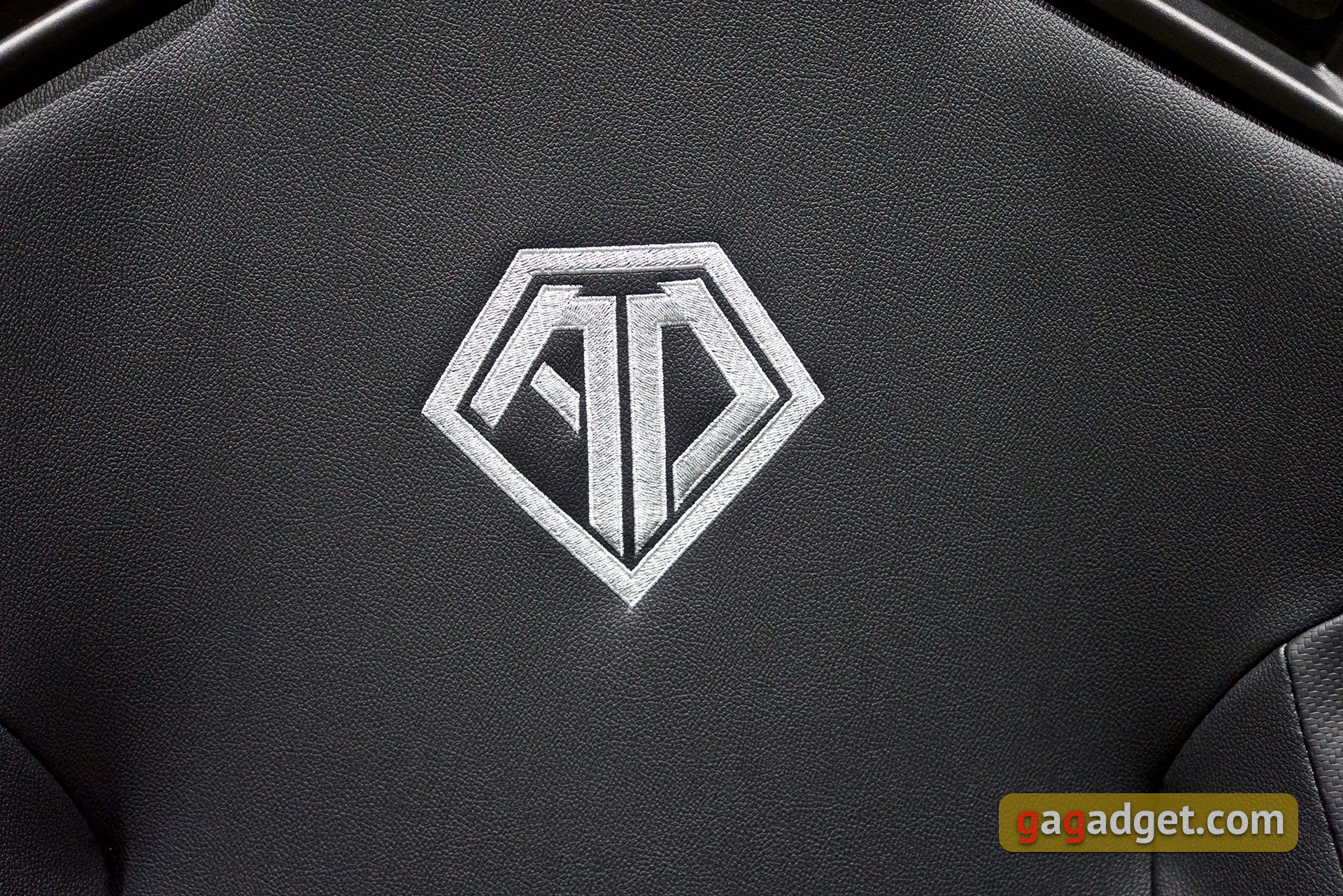 Trône pour le jeu : un examen du Anda Seat Kaiser 3 XL-16