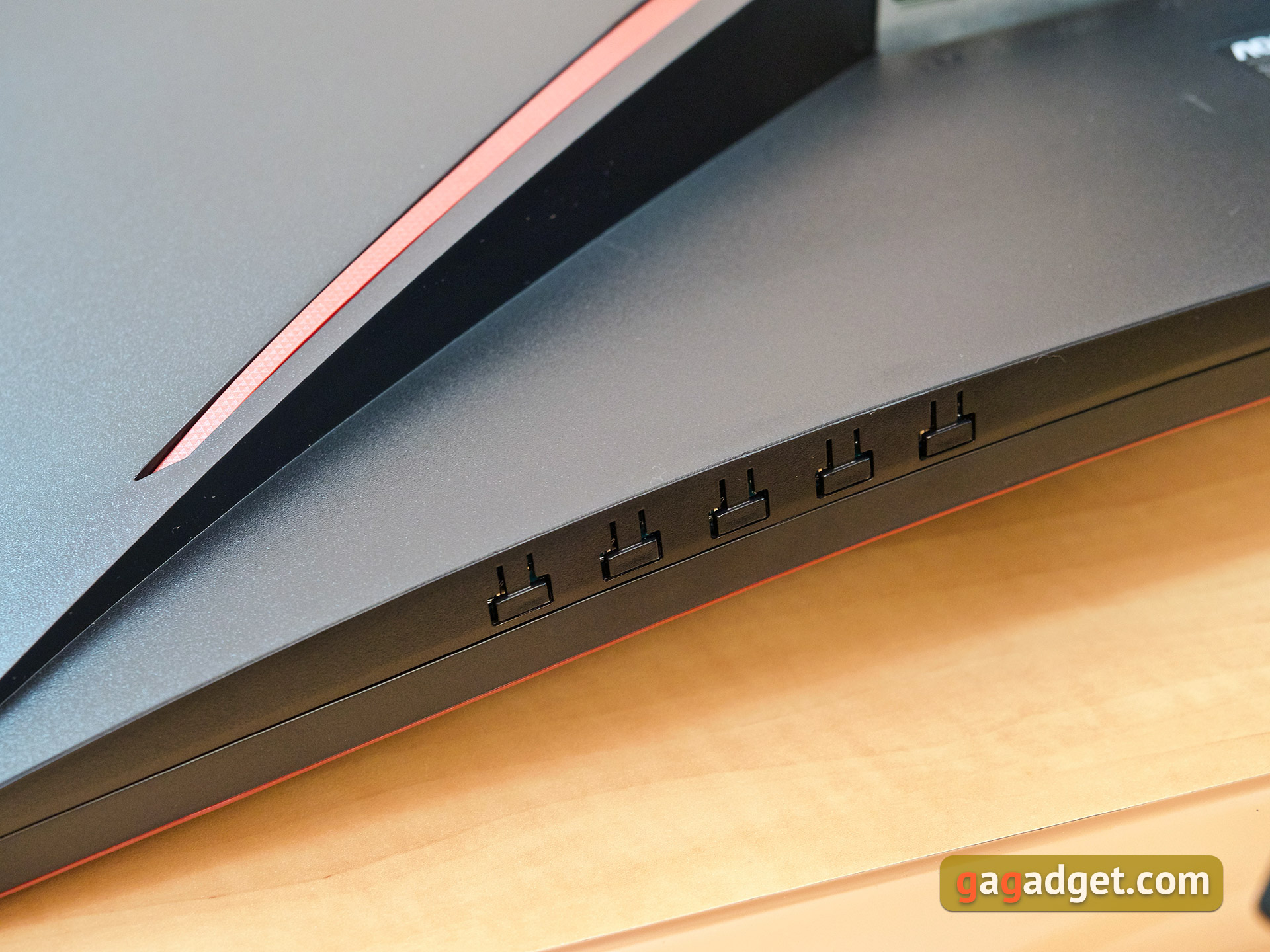 Огляд AOC CQ32G1: 32-дюймовий вигнутий геймерський монітор з частотою 144 Гц-16