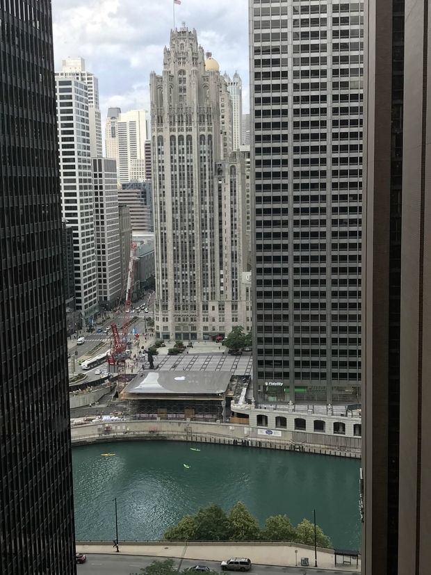 apple store chicago-.jpg