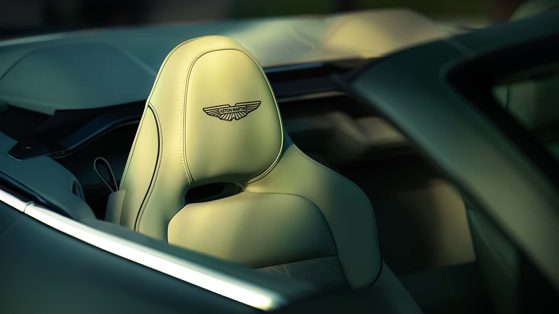Aston Martin Vanquish Volante 2025 року