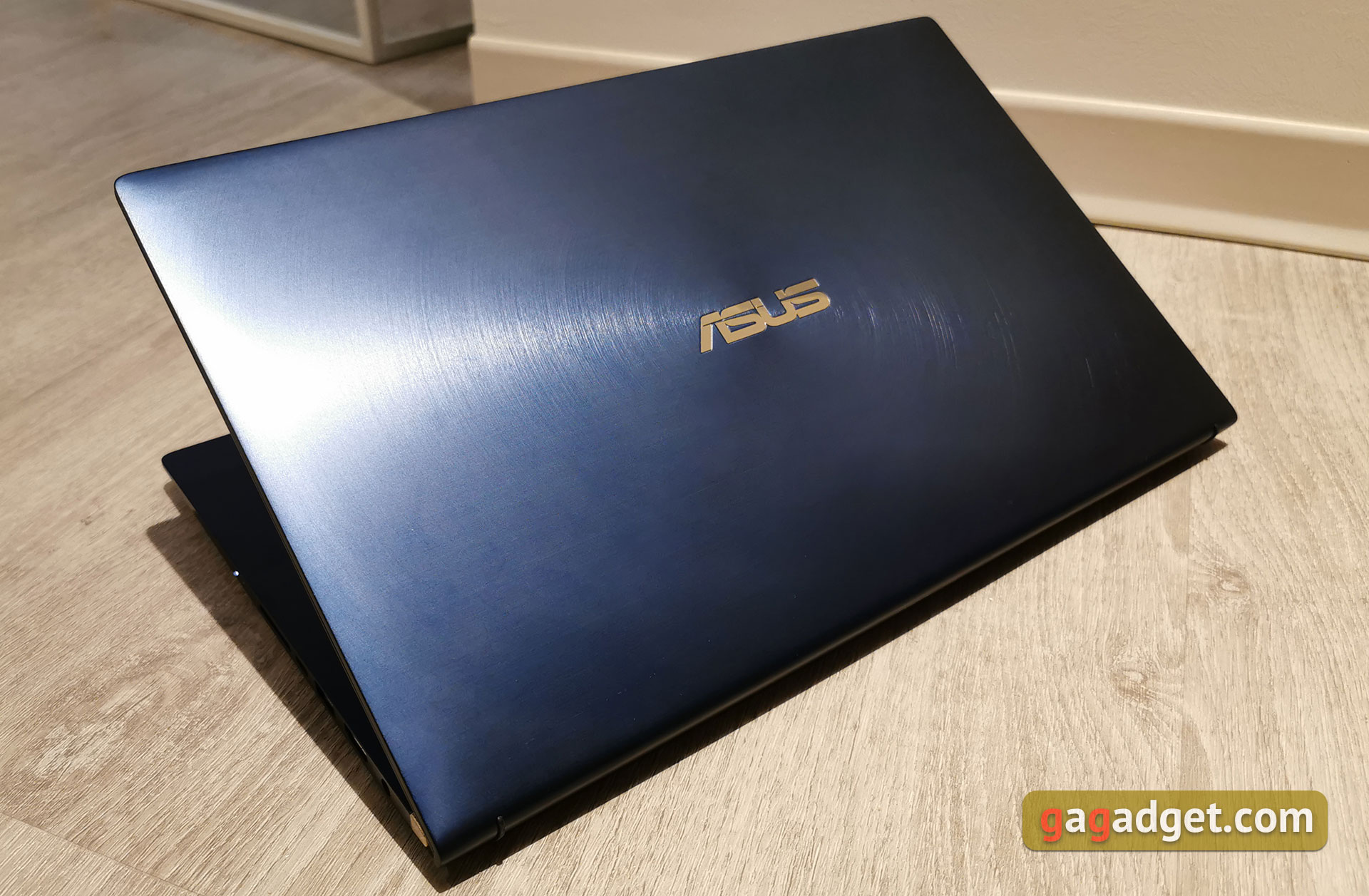 ASUS на Computex 2019: электретные геймерские наушники, 240 Гц портативный монитор и другие крутые штуки-3