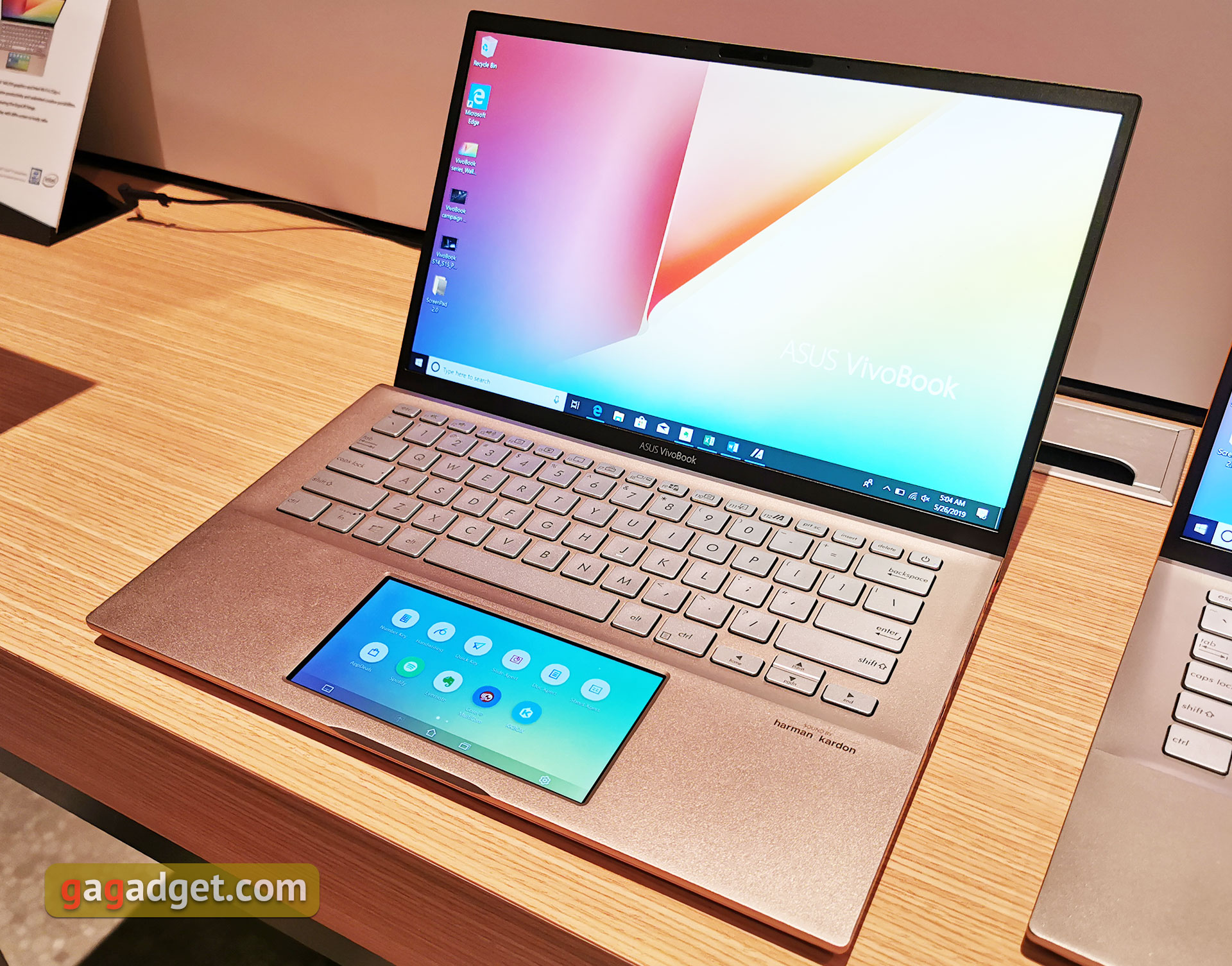 ASUS на Computex 2019: электретные геймерские наушники, 240 Гц портативный монитор и другие крутые штуки-12