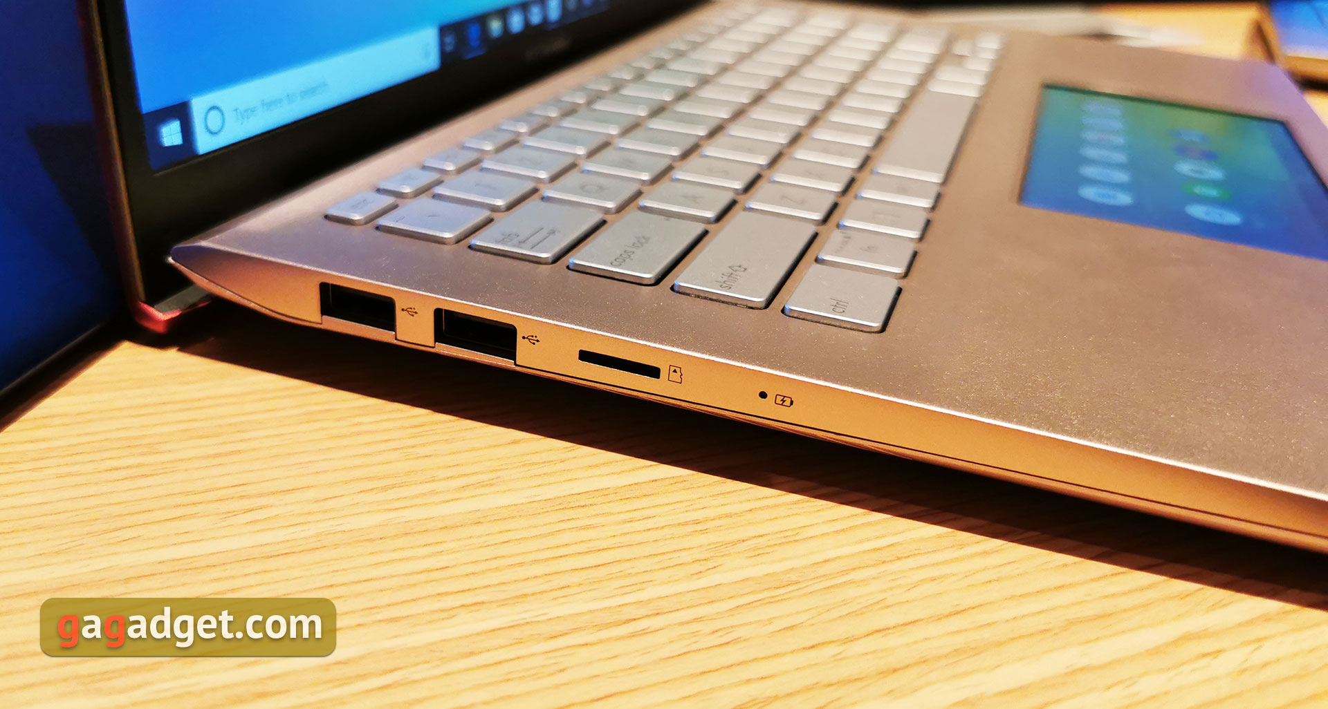 ASUS на Computex 2019: электретные геймерские наушники, 240 Гц портативный монитор и другие крутые штуки-14