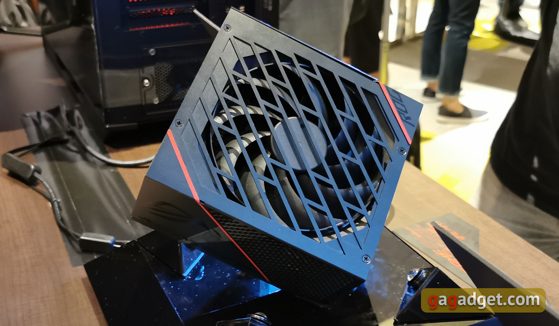ASUS на Computex 2019: электретные геймерские наушники, 240 Гц портативный монитор и другие крутые штуки-26