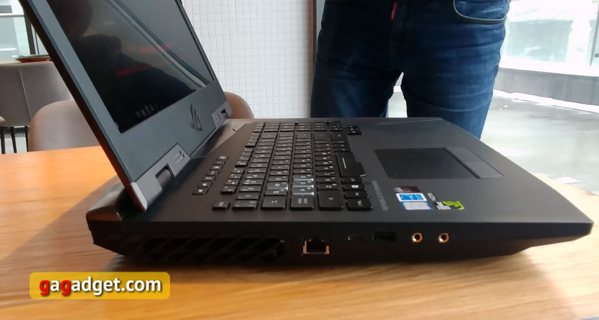 asus-rog-g703vi-pres-03.jpg