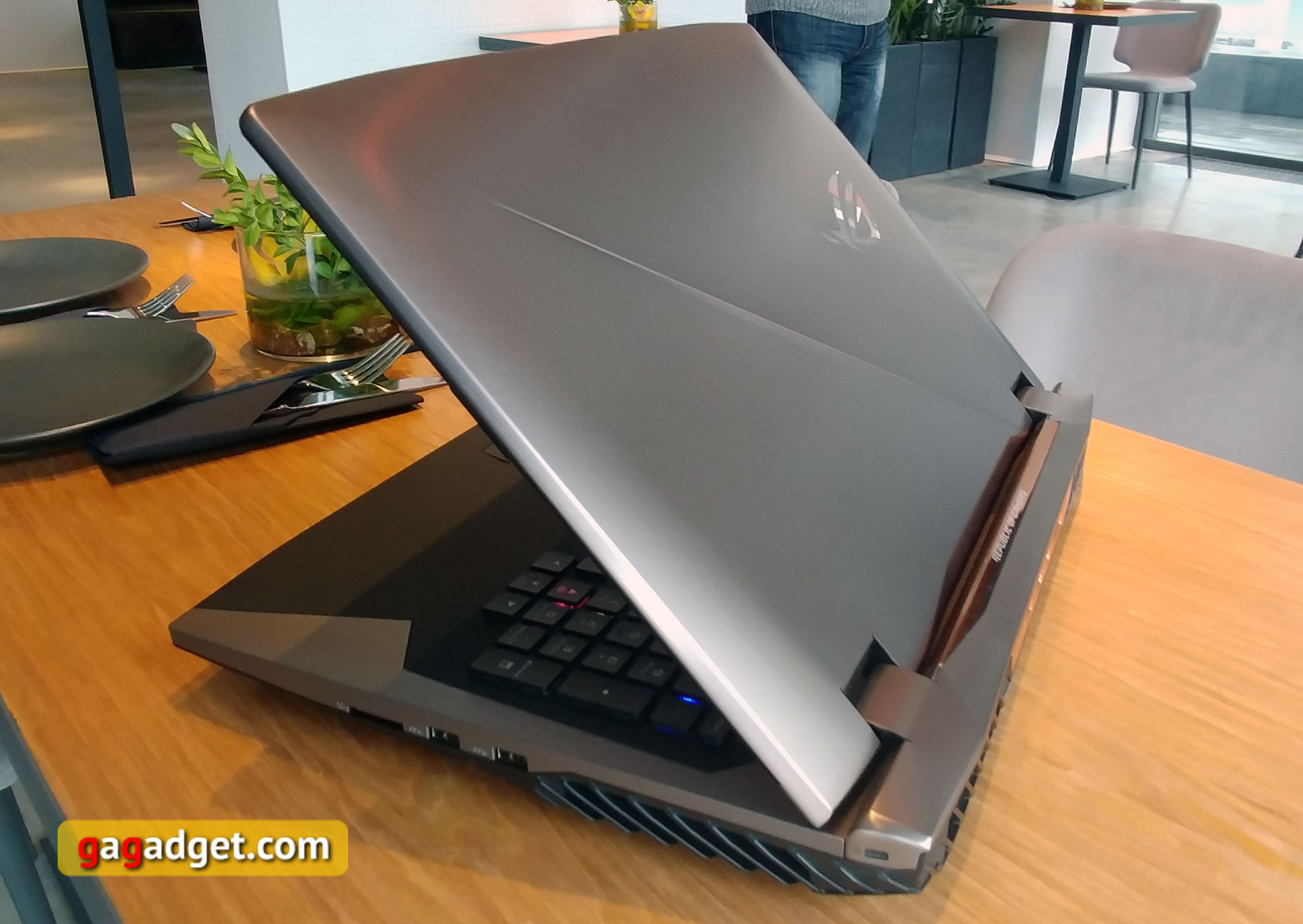 asus-rog-g703vi-pres-04.jpg