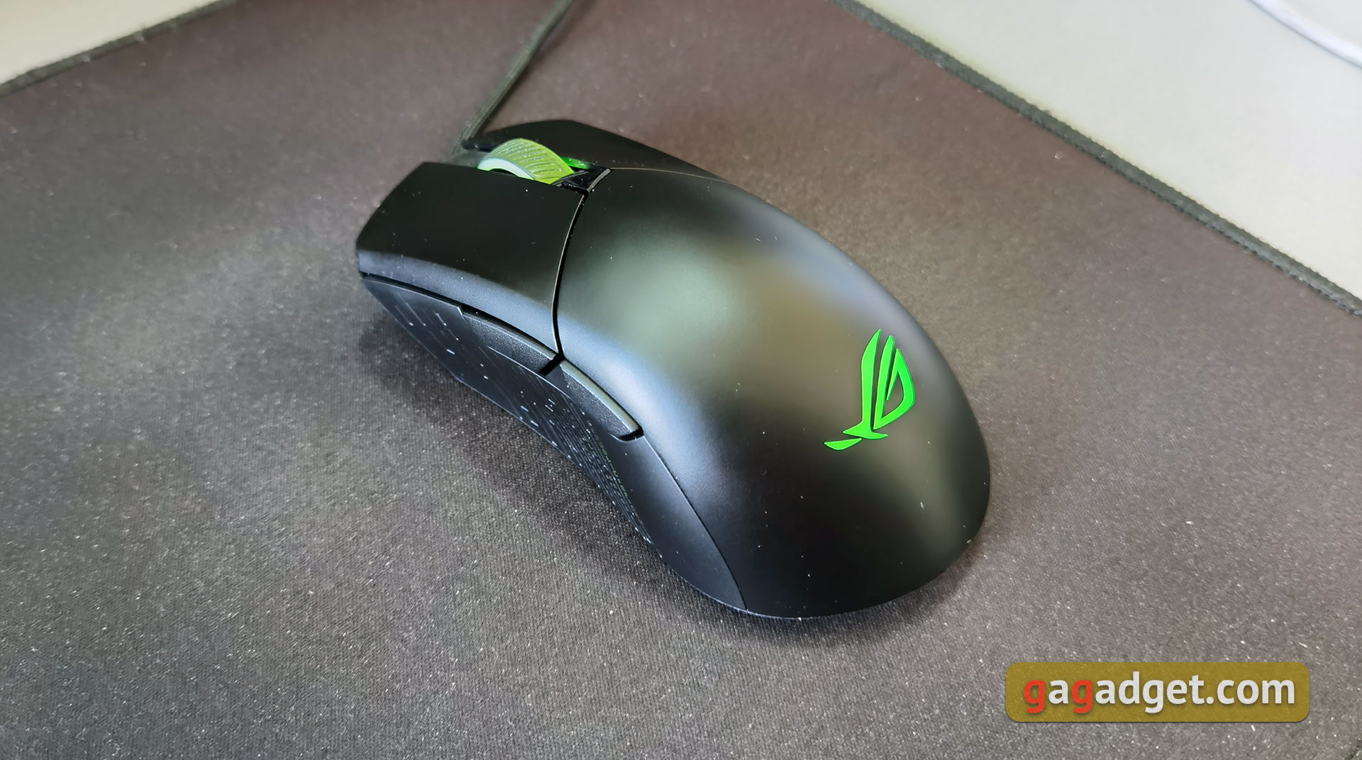 Обзор ASUS ROG Gladius III: молниеносная игровая мышь со сменными кнопками-18