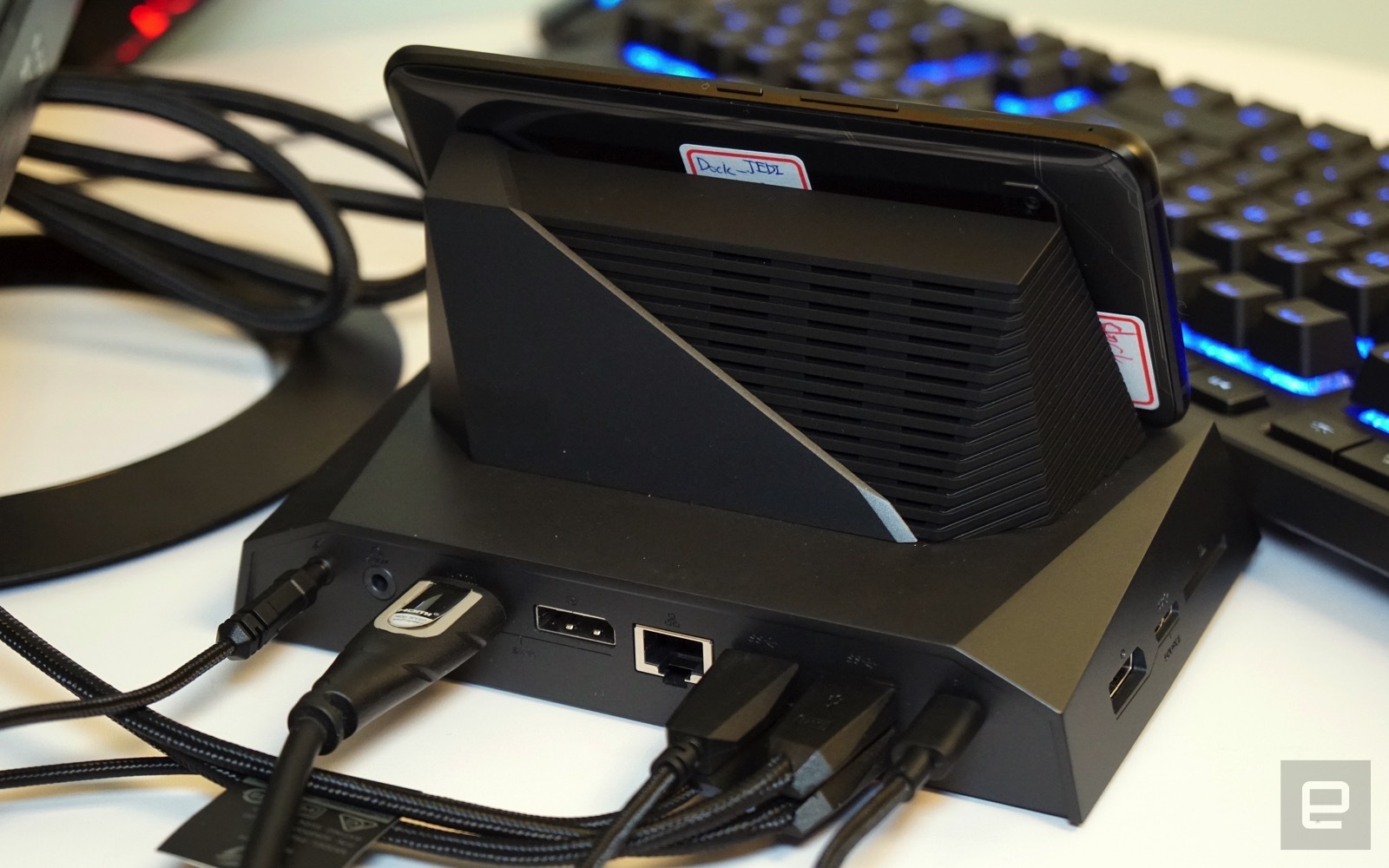 asus-rog-phone-computex-dock-2.jpg