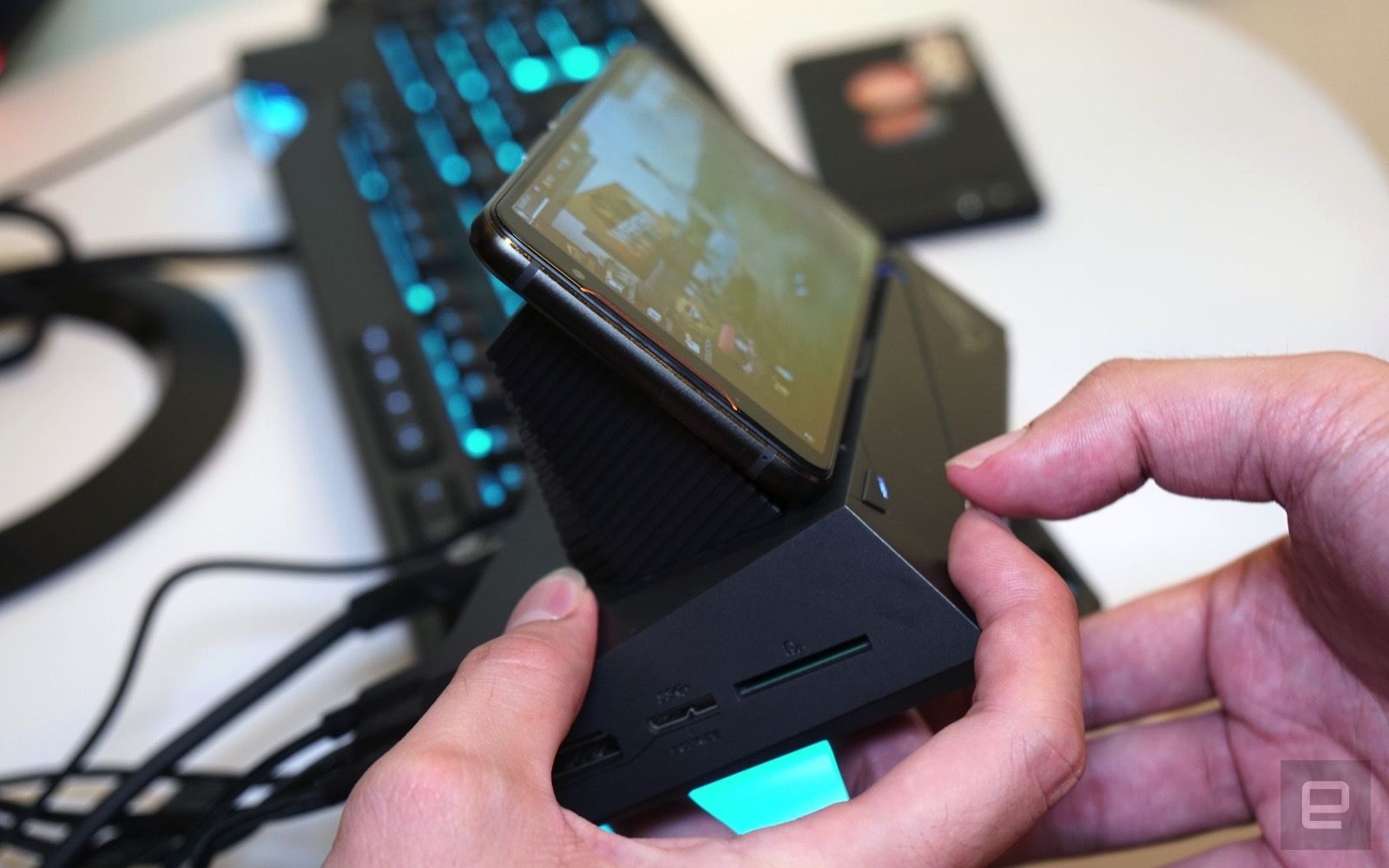 asus-rog-phone-computex-dock-3.jpg