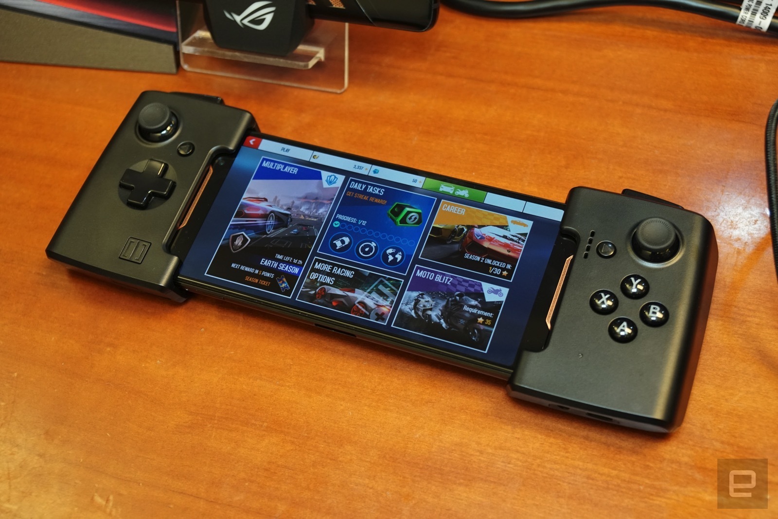 asus-rog-phone-computex-gamepad.jpg